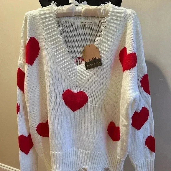 COPY - NWT HEART DISTRESSED SWEATER SIZE MEDIUM - Picture 4 of 11